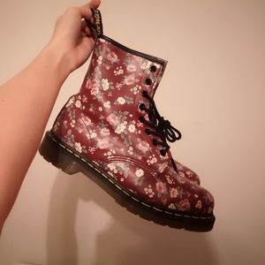 (DISCONTINED) Dr Martens Floral Boots US9L